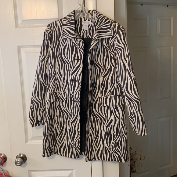 Awesome rain or shine car coat knee length great for spring straight line - Picture 3 of 4